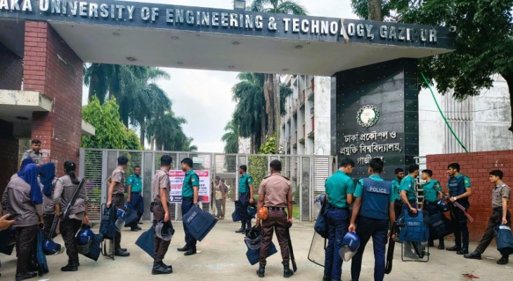 উপাচার্যের নিয়োগ বাতিলের দাবিতে ডুয়েটে শিক্ষার্থীদের অবস্থান